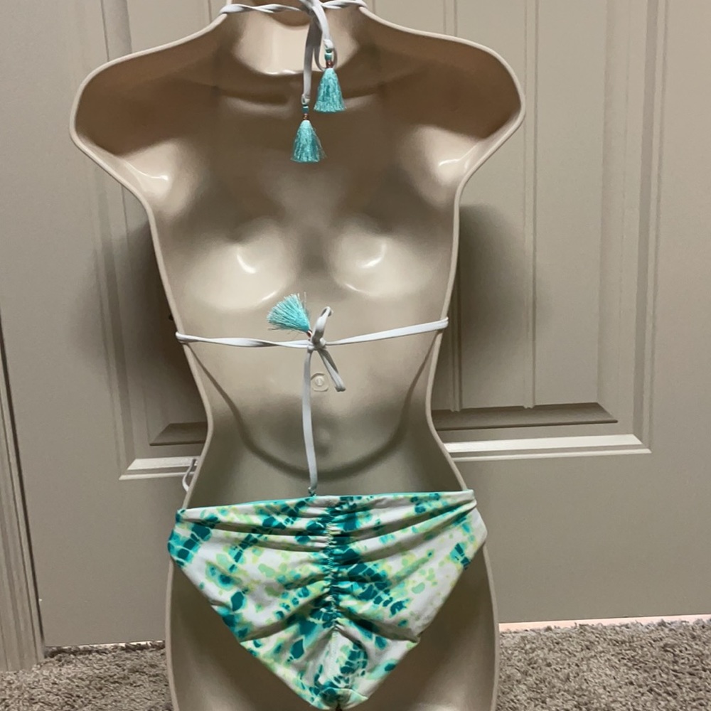 Victoria’s Secret Reversible Green Bikini NWT LRG - Picture 2 of 6